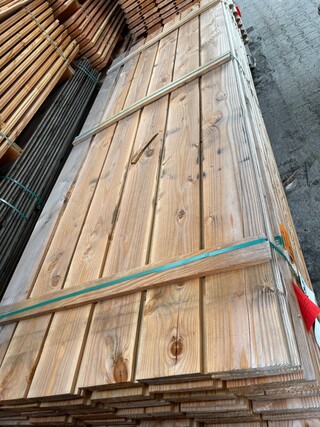 Ca. 96x Douglas Zweeds Rabat, 26x190mm, lengte 300cm